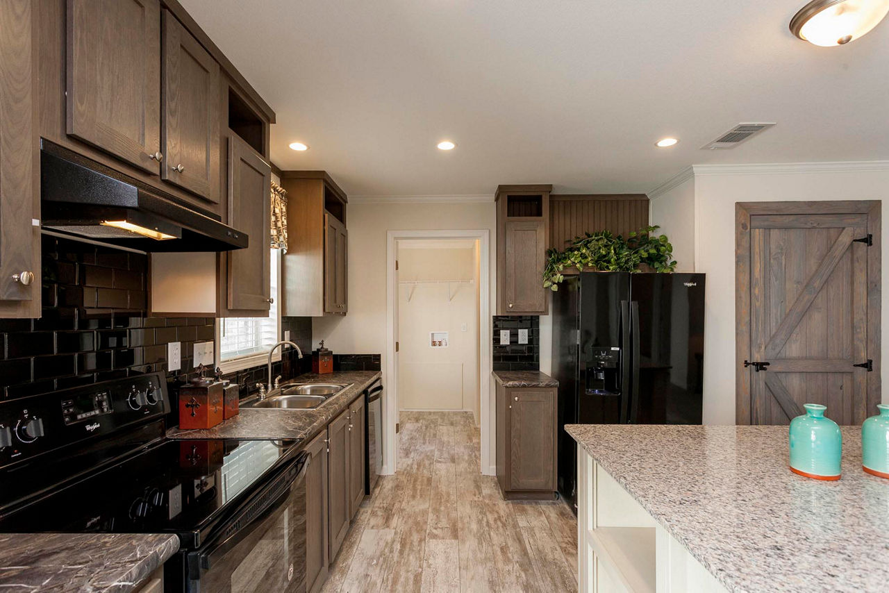 Pine Manor 0483A 5